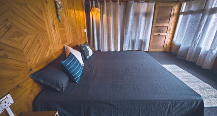 Seasons Homestay Room Type - Super Deluxe Room