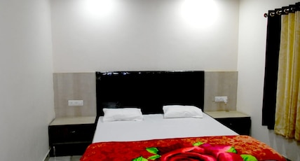 Hotel sai palace Room Type - Super Deluxe (Non AC Room) Hotel sai palace Room Type - Super Deluxe (Non AC Room)