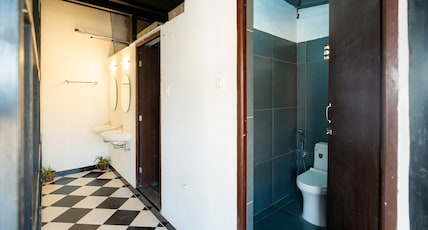 Moustache Coimbatore Room Type - 6 Bed Male Dorm AC