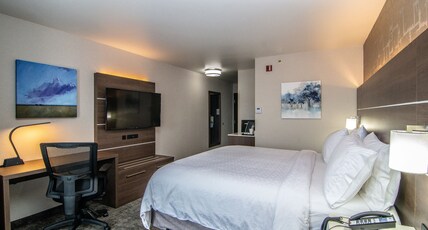 Holiday Inn Express SPOKANE-DOWNTOWN Room Type - 1 King Standard Mobility Accessible Roll in Shower Holiday Inn Express SPOKANE-DOWNTOWN Room Type - 1 King Standard Mobility Accessible Roll in Shower