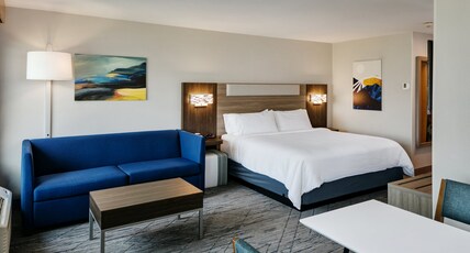 Holiday Inn Express Lewiston, an IHG Hotel Room Type - 1 King Suite Mountain View Sofa Sleeper