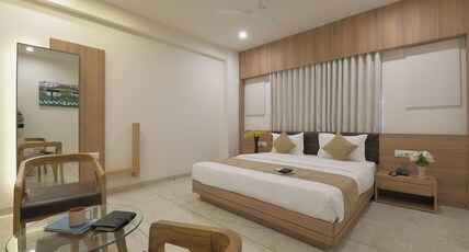 hotel bhagyoday Room Type - BUSINESS ROOM