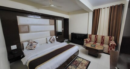 Hotel Surya Kiran Room Type - Deluxe Room (Mall Road Facing)