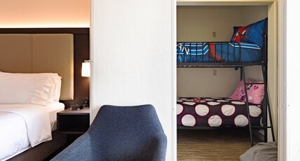 Holiday Inn Express Hotel & Suites Evanston Room Type - 1 King 1 Bunk Bed Suite
