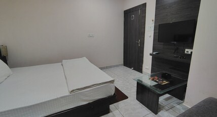 THE HOTEL ROYAL PADMAWATI Room Type - Luxury King Bed Room