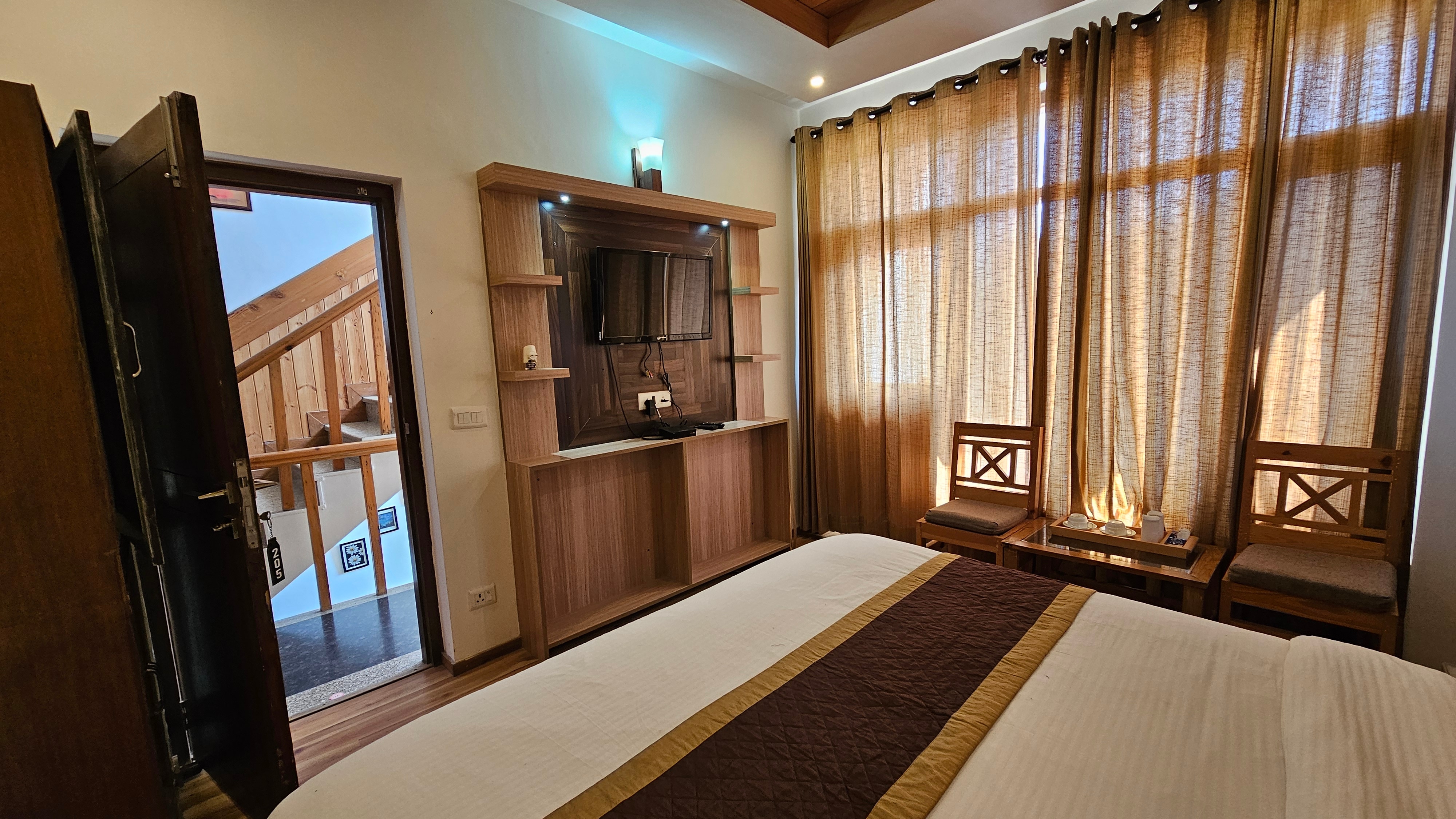 Pool Retreat - Tap to explore photos