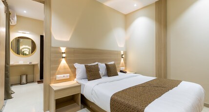 HOTEL METROPLEX Room Type - Deluxe Room