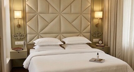 Royal Mansion Guest House Room Type - Deluxe Room with Balcony