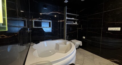 EMROZ KINGS RESORT Room Type - DELUXE PREMIUM WITH BALCONY