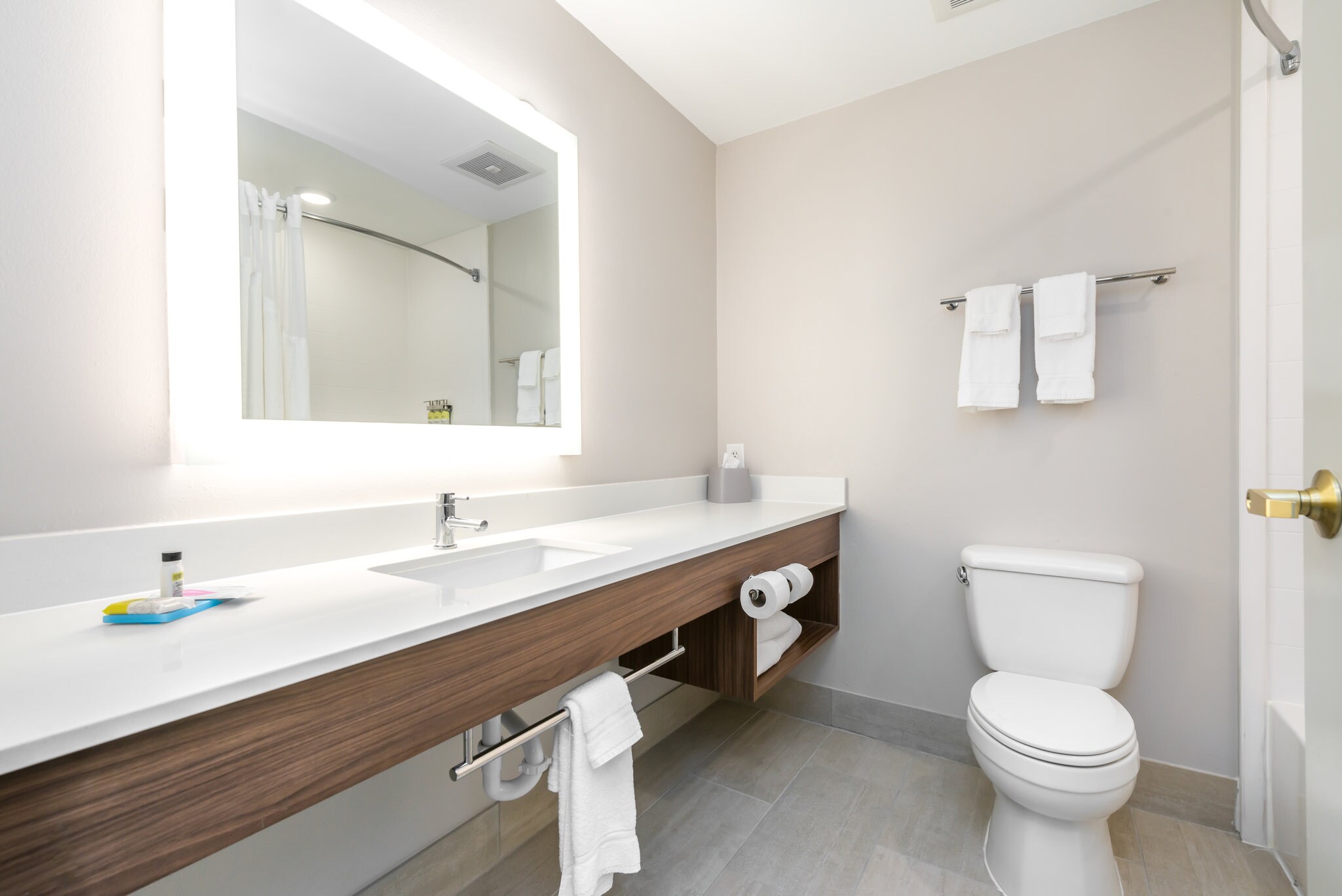 Holiday Inn Express & Suites LAGRANGE - Tap to explore photos