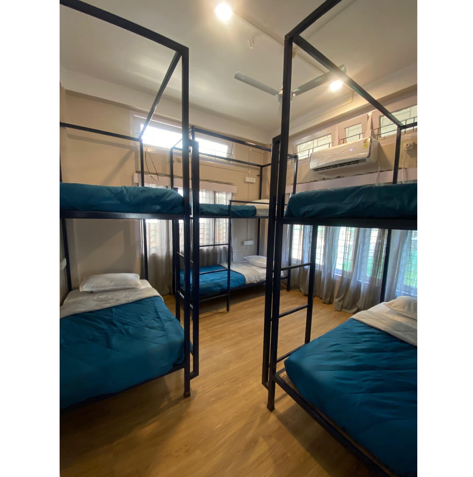 Hostello Backpackers Hostel - Tap to explore photos
