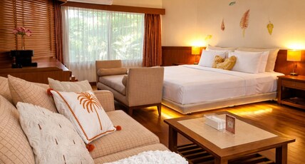 Birds and Bees Resort Pattaya Room Type - Poolside Junior Suite Birds and Bees Resort Pattaya Room Type - Poolside Junior Suite