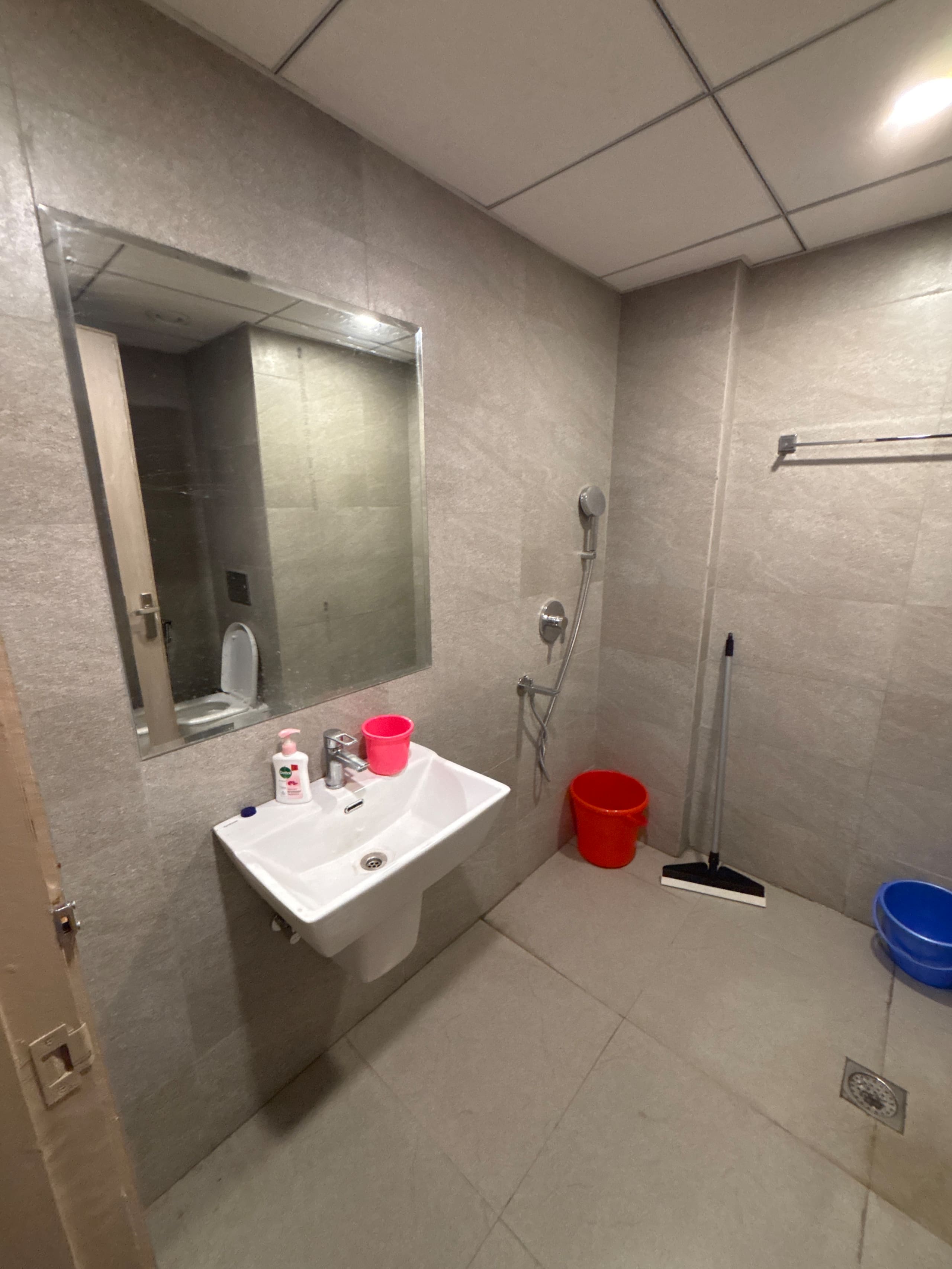 Happy Home Stay Near Pari Chowk Omaxe trade - Tap to explore photos