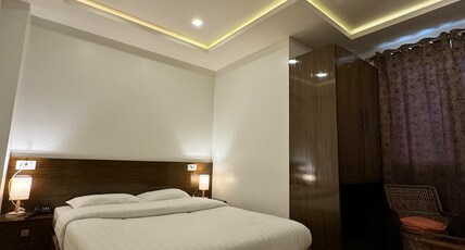 The Fratelli Guest house Room Type - Deluxe Room With Queen Bed And Free Wifi 104