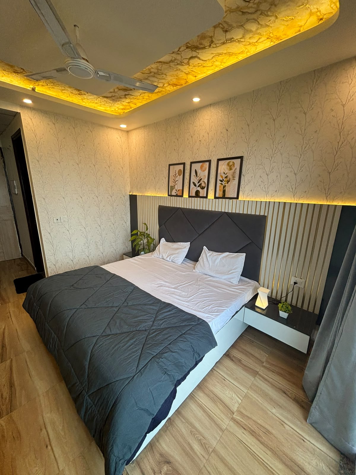 Onyx Suite Near India Expo Mart | Couple Friendly - Tap to explore photos