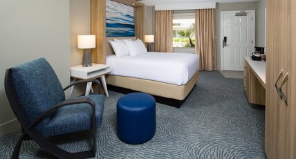 Crowne Plaza Hotel Melbourne - Oceanfront Room Type - 1 Queen Standard Oceanfront