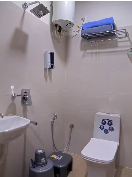 Yendluris Work Ready Private Room Gachibowli - Tap to explore photos