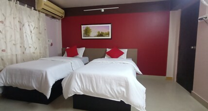 STAR VIEW GUEST HOUSE Room Type - DELUXE ROOM WITH WORK DESK