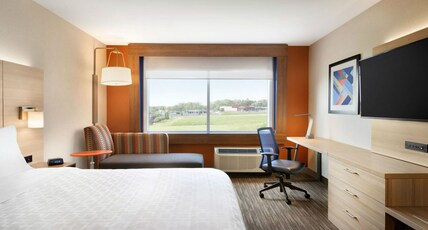 Holiday Inn Express Alliance Room Type - 1 King Standard Communications Accessible Holiday Inn Express Alliance Room Type - 1 King Standard Communications Accessible