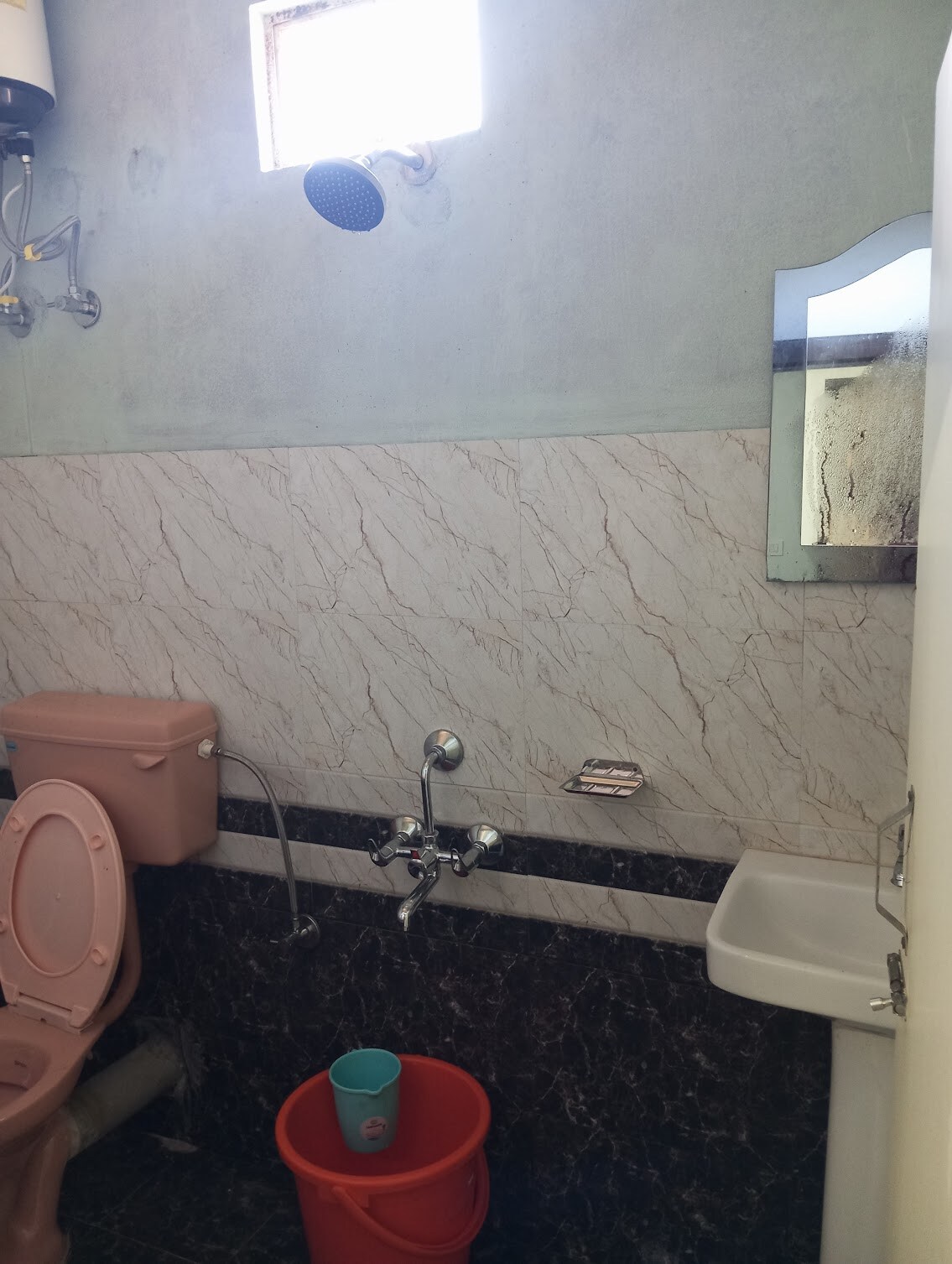 SAY Happy Hour Homestay - Tap to explore photos