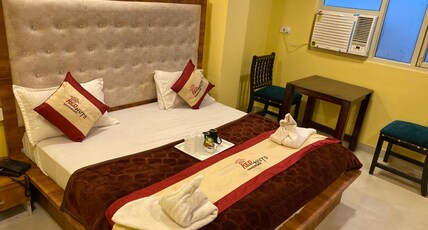 Hotel Red Huts Continental Room Type - Semi Deluxe Room