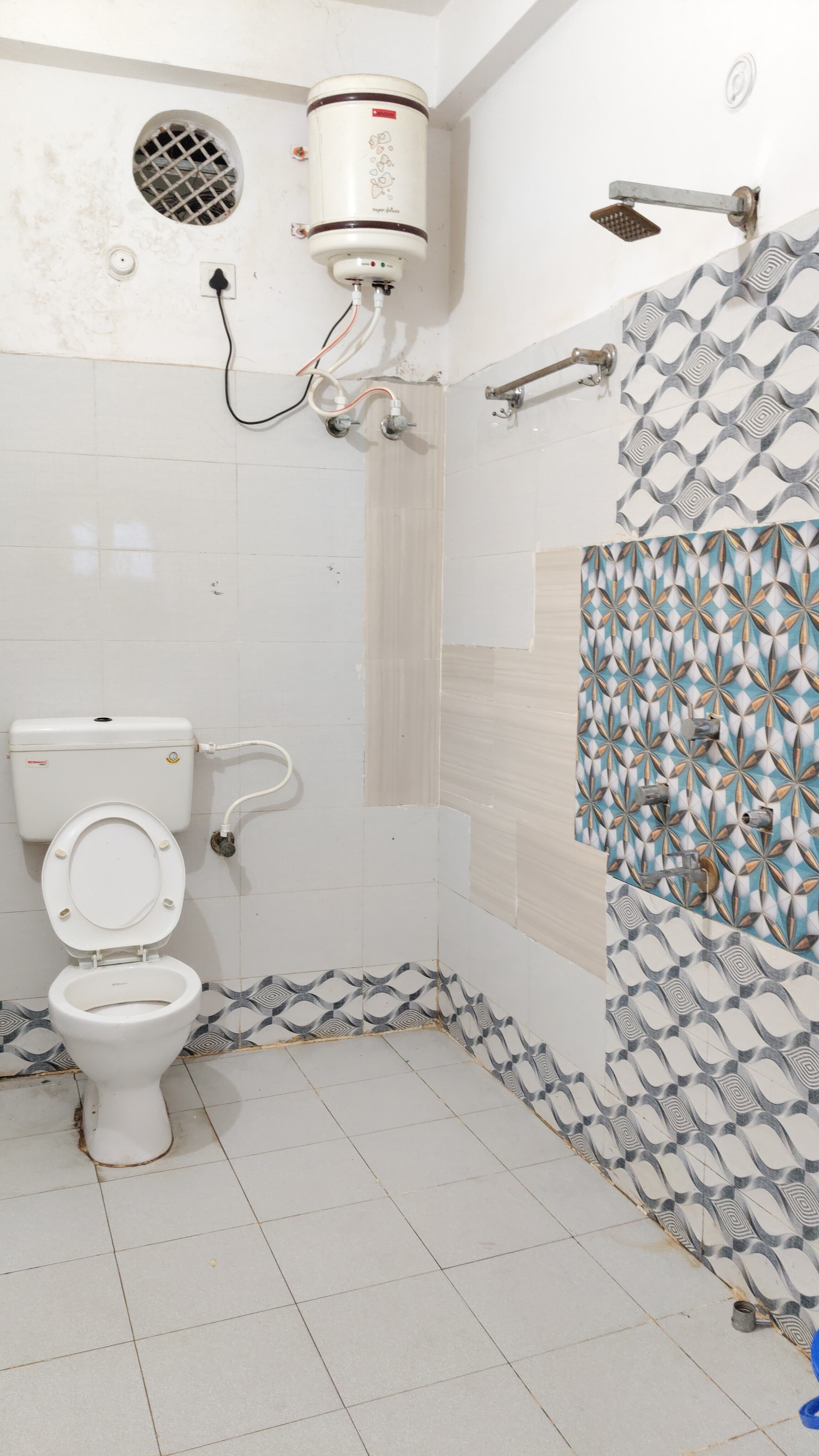 Hotel Lakeview - Tap to explore photos