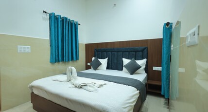 SHRI BANKEY BIHARI BRAJ HOTEL Room Type - DELUXE ROOM