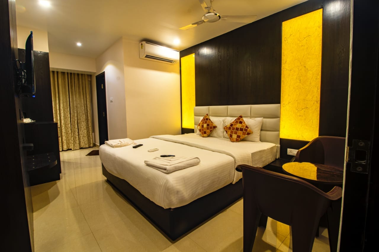 Hotel Horizon Hues | AC Rooms & Free Wifi - Tap to explore photos