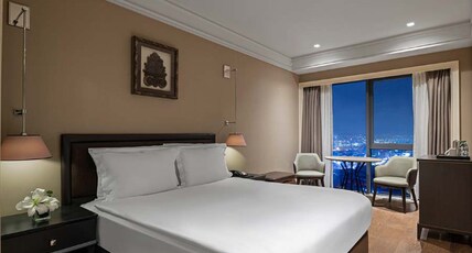 Windsor Hotel & Convention Center Room Type - Superior French Room with City View