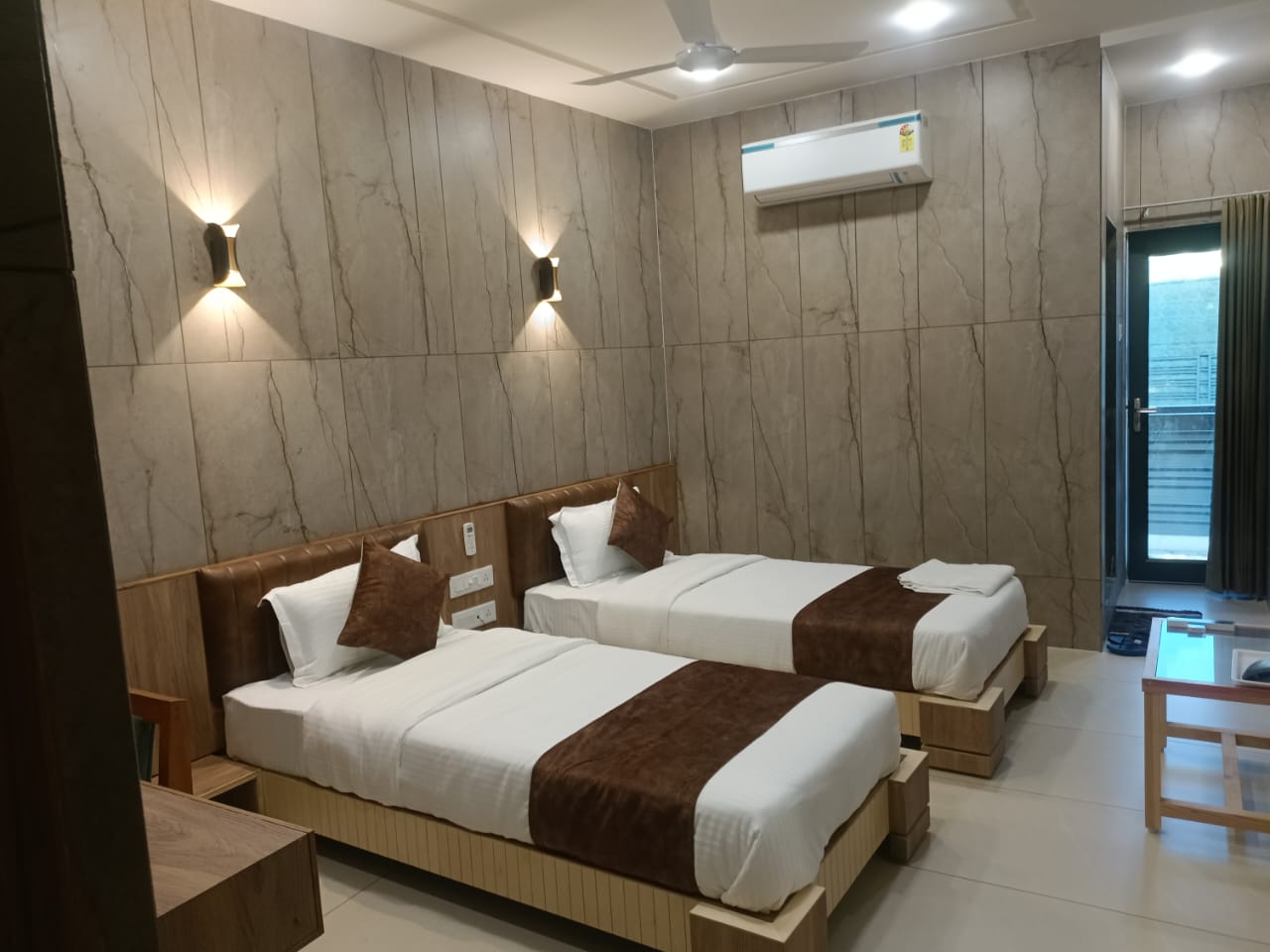 HOTELSILVERCOIN - Tap to explore photos
