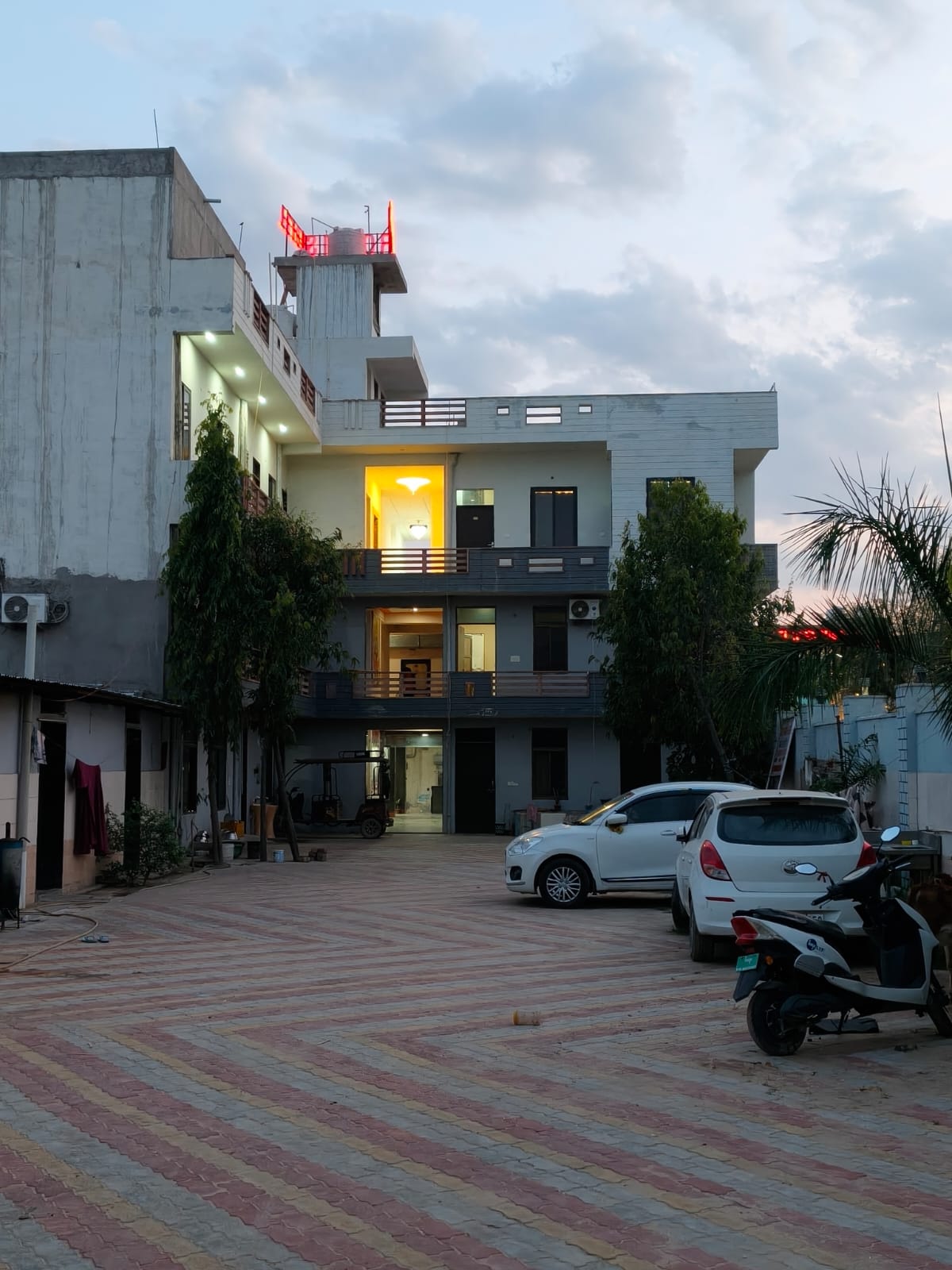 Hotel Shyam Sarovar & Restaurant - Tap to explore photos