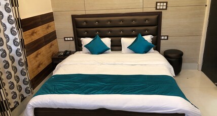 Hotel Famous Room Type - Deluxe Double Bed AC Room