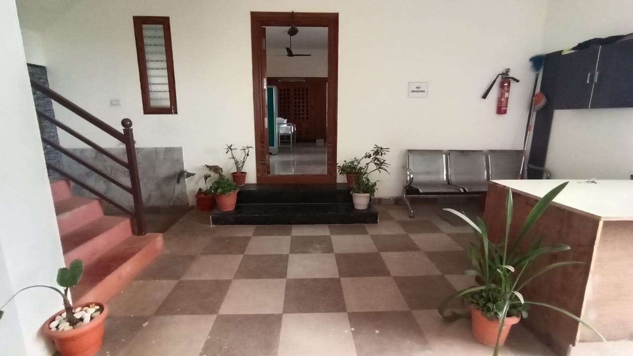 Sarashwathi Rooms & Dormitory - Tap to explore photos