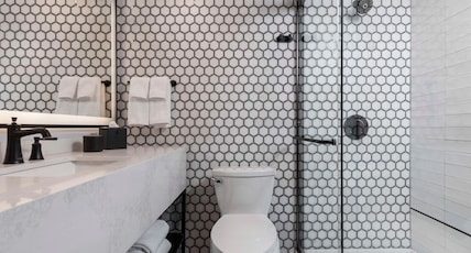 Mills House Charleston, Curio Collection by Hilton Room Type - 1 KING HEARING ACCESSIBLE