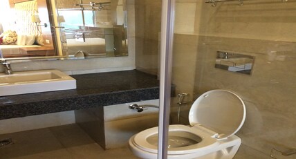 RS Sarovar Portico Room Type - Junior Suite - 1 Double Bed