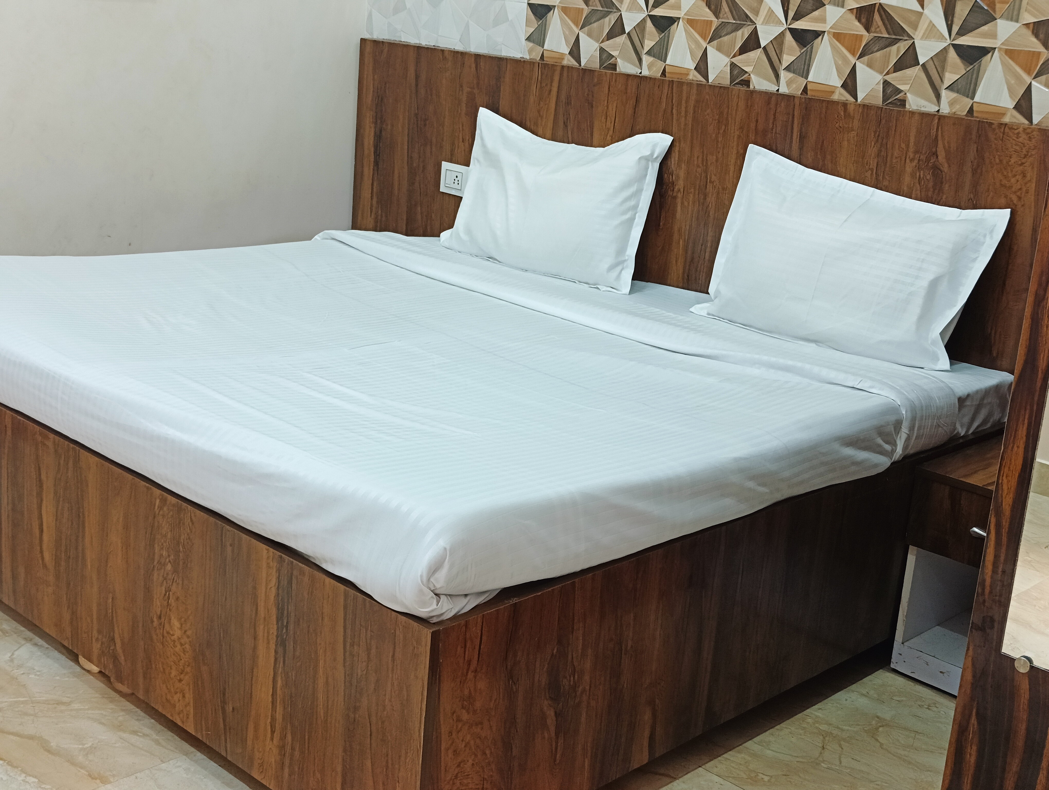 Shree Shyam Kunj Homestay - Tap to explore photos