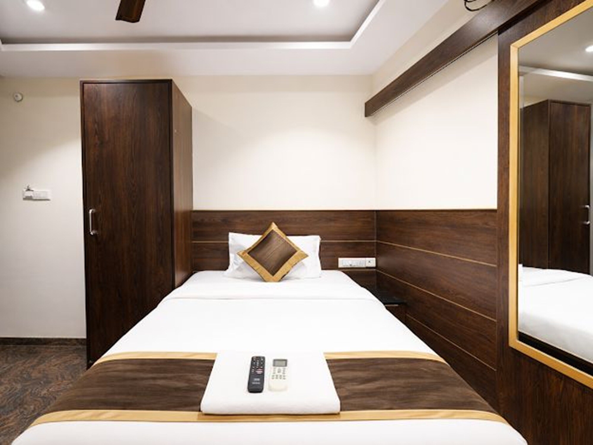 Hotel Wellsuites Madiwala, Bangalore - Tap to explore photos