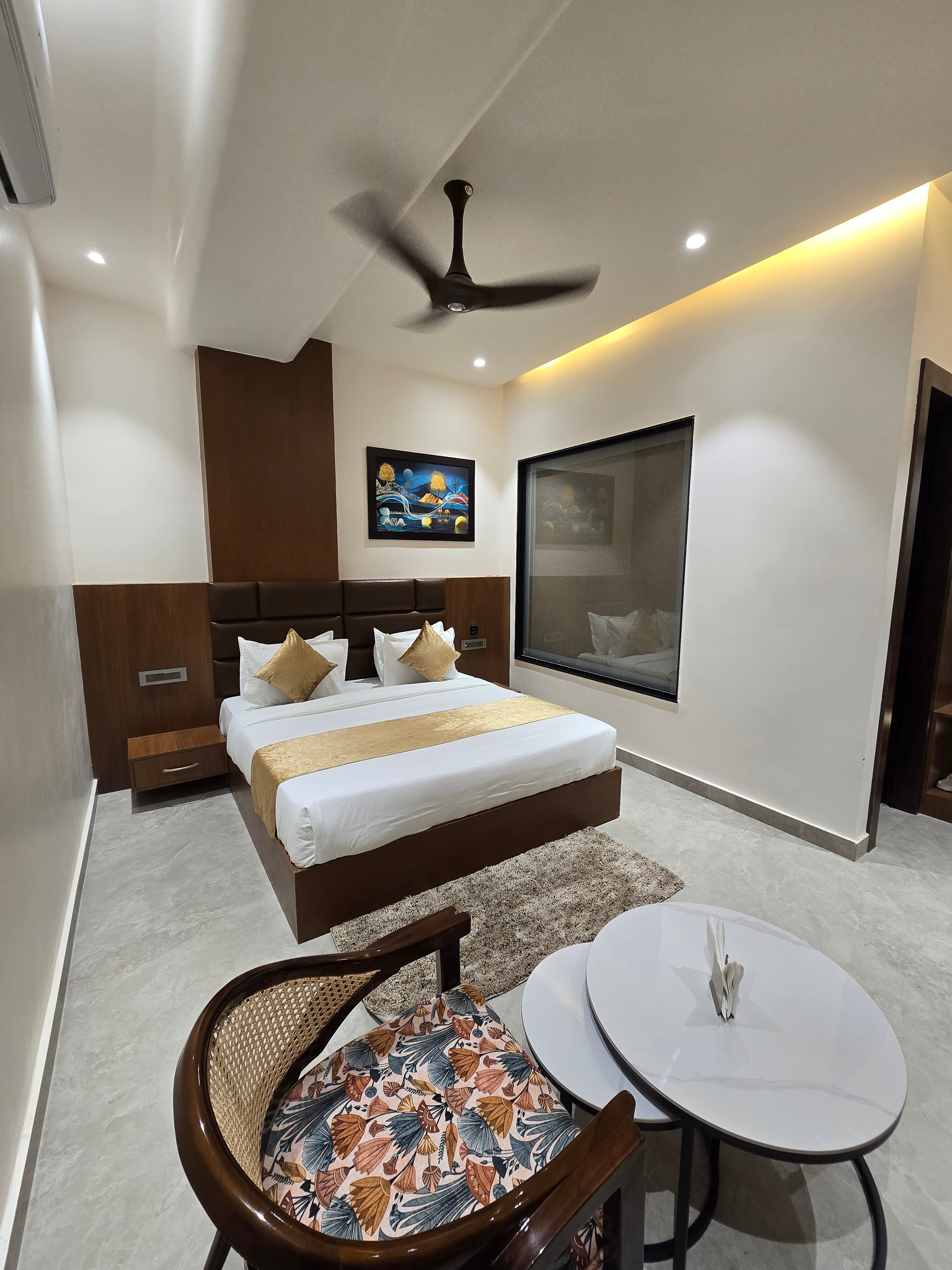Hotel M STAYZ Sirsa - Tap to explore photos