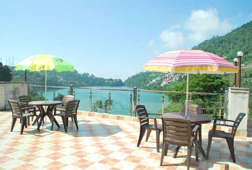 Royal Rosette:scenic lakeside Haven I Bhimtal