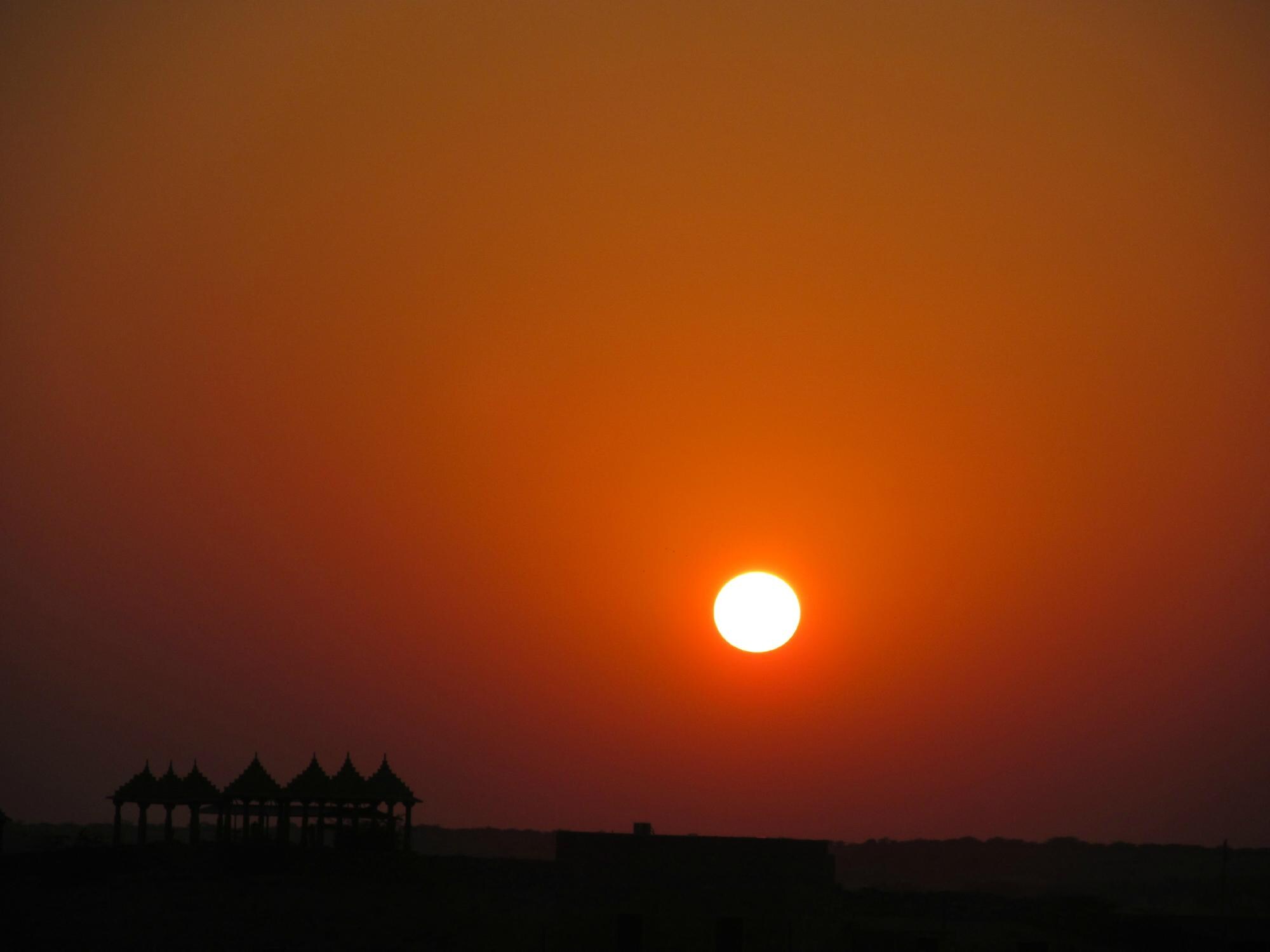 Nine Planets Hotel - Tap to explore photos