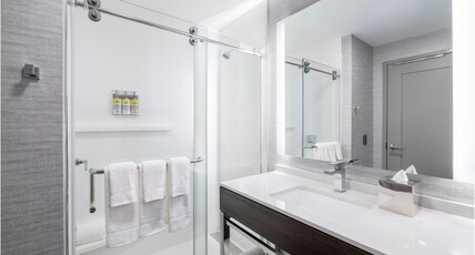 Staybridge Suites BOSTON LOGAN AIRPORT - REVERE Room Type - 1 King Bed Comm Accessible