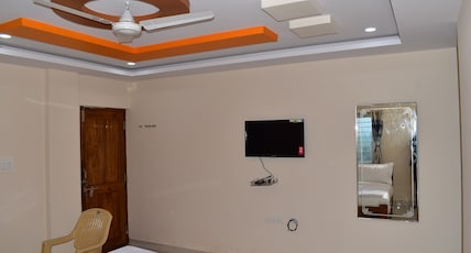 RUSHI SREE GRAND Room Type - Deluxe Room RUSHI SREE GRAND Room Type - Deluxe Room