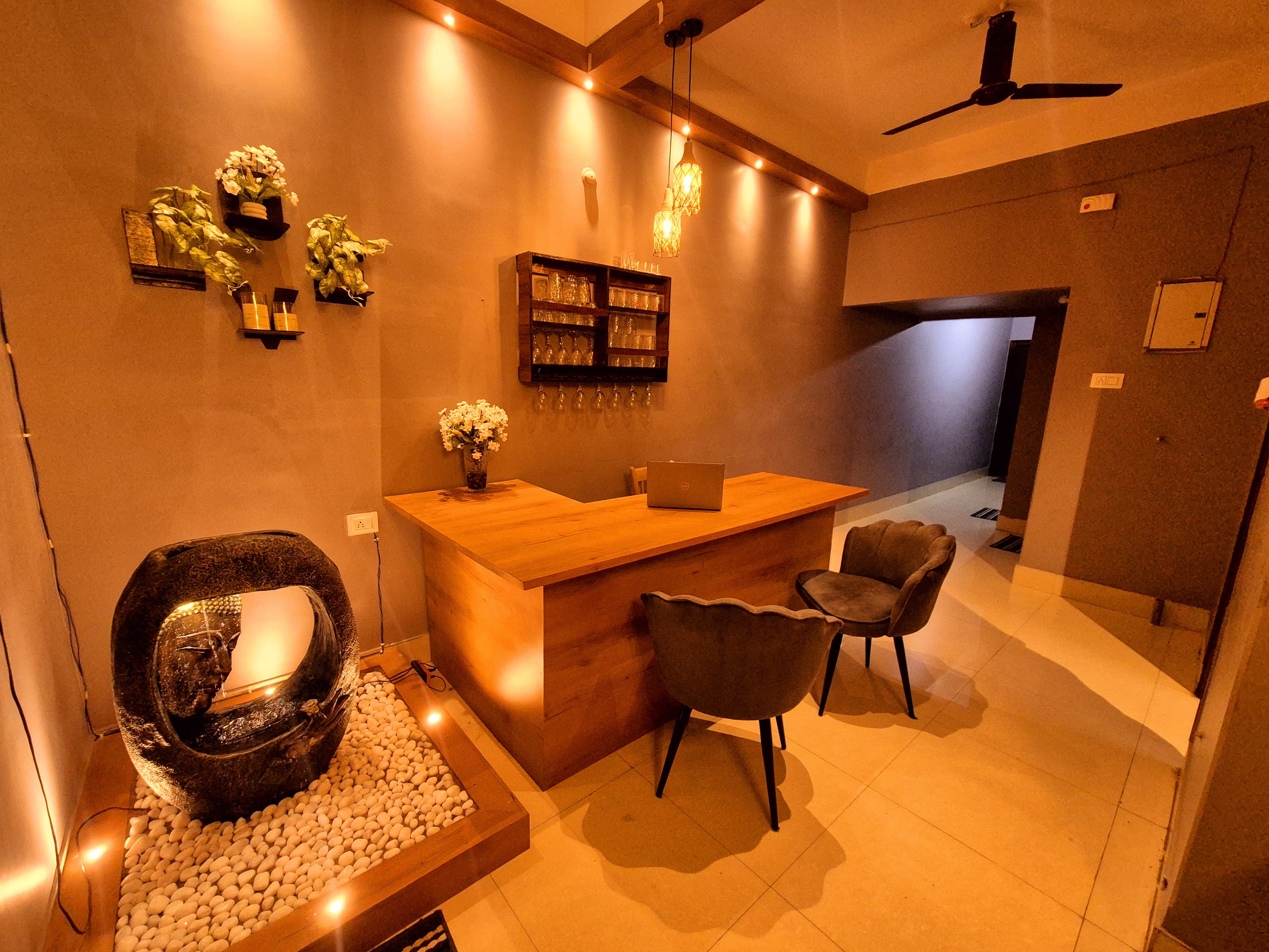 Luxe Haven Stay | 5min From Six Mile - Tap to explore photos