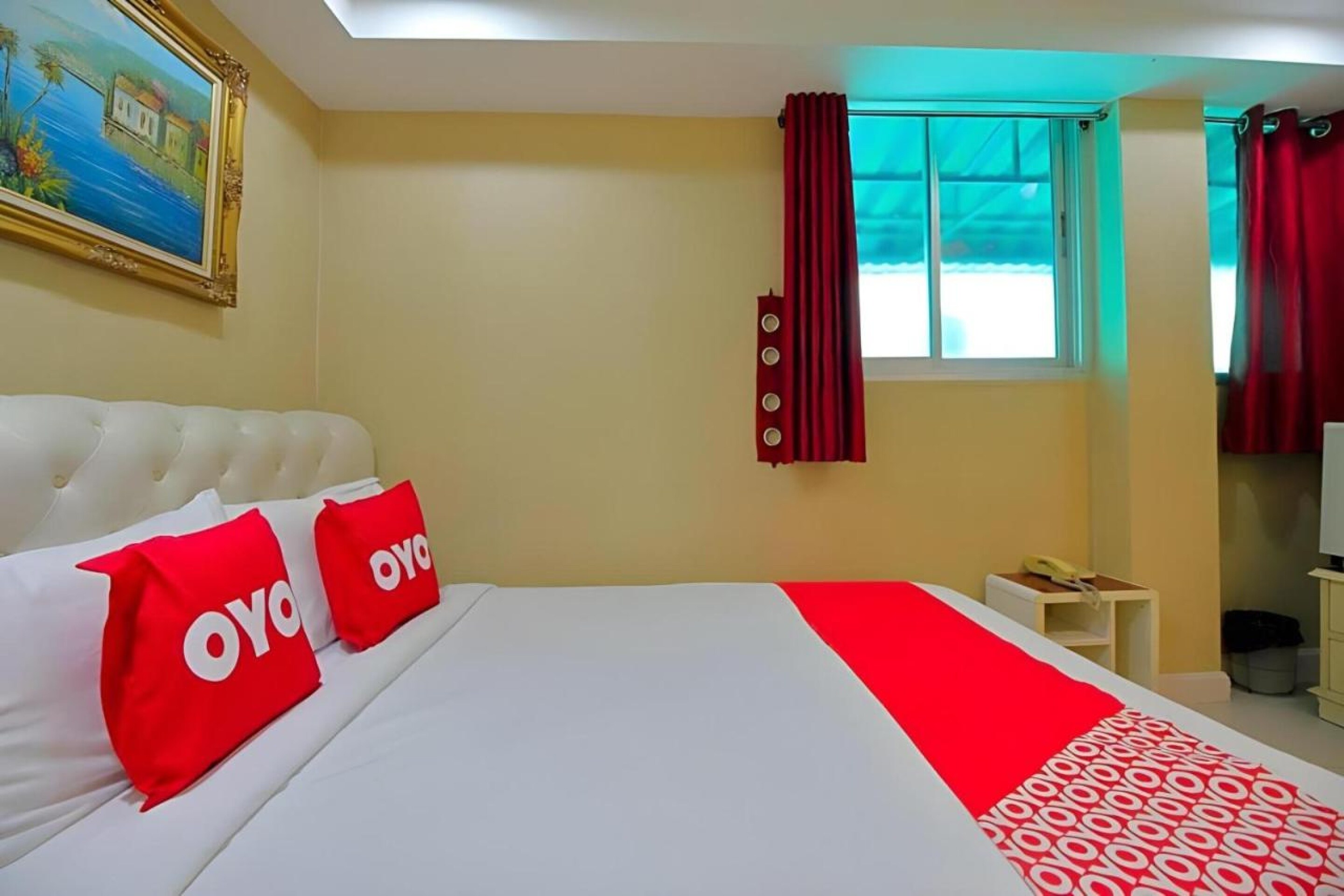 OYO Diamond Residence Silom - Tap to explore photos