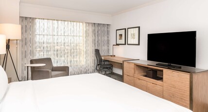 Hilton Columbus/Polaris Room Type - 1 KING BED HEARING ACCESS
