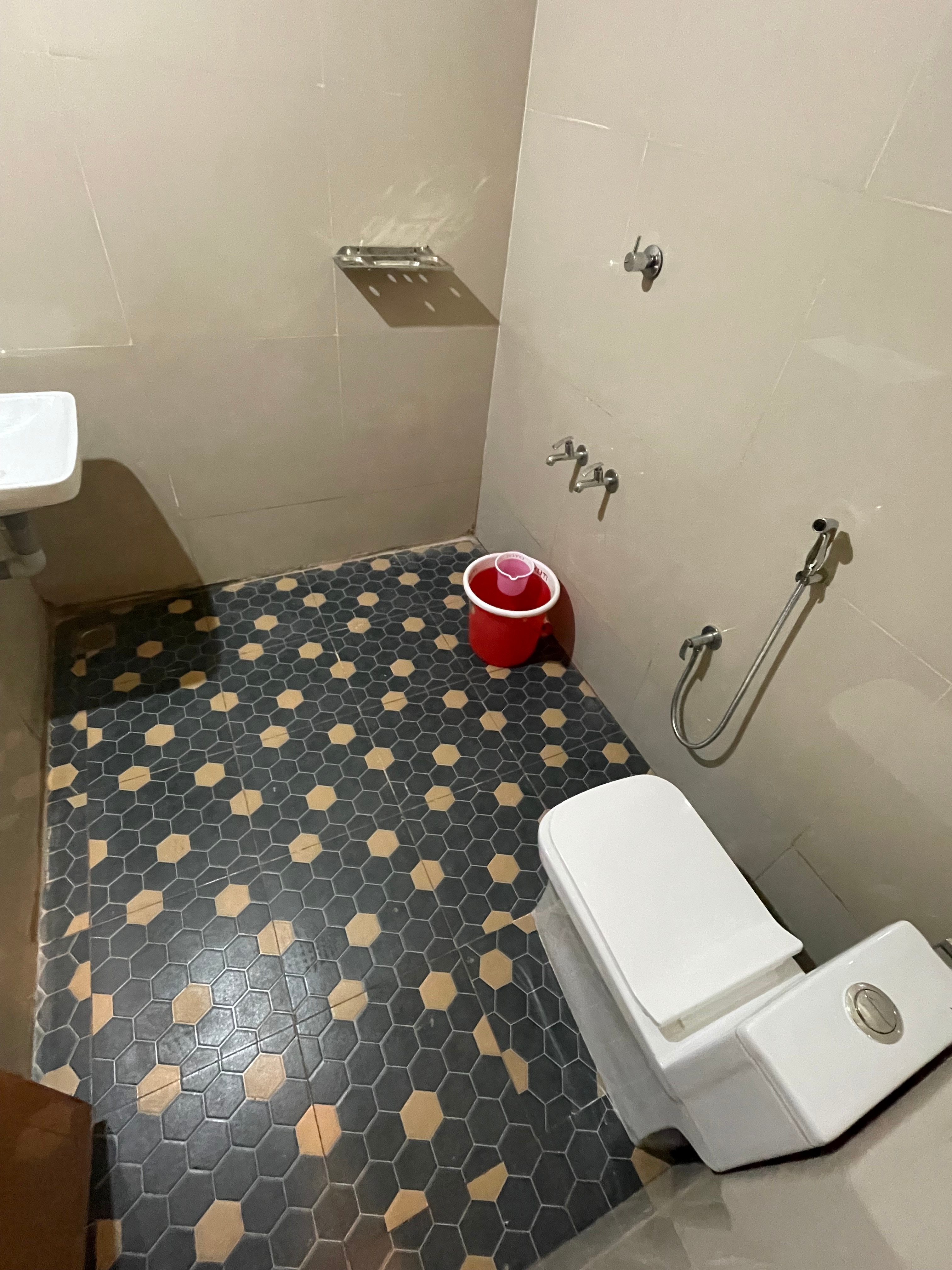 Hotel Birwa - Nelyadi - Tap to explore photos
