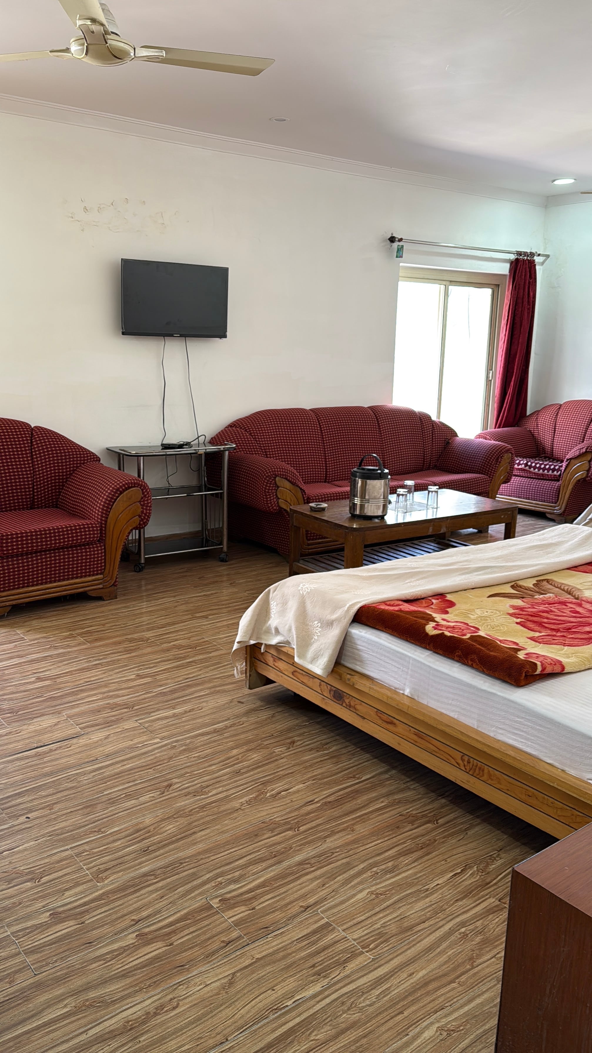 GMVN Joshimath Jyotir Tourist Complex - Tap to explore photos
