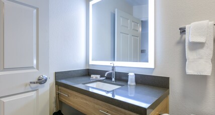 Candlewood Suites Fort Worth West Room Type - 1 Queen Bed Studio Ste Mobil Access Tub