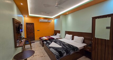 Siyaram Kunj Guest House Room Type - Triple Bed Room Ac