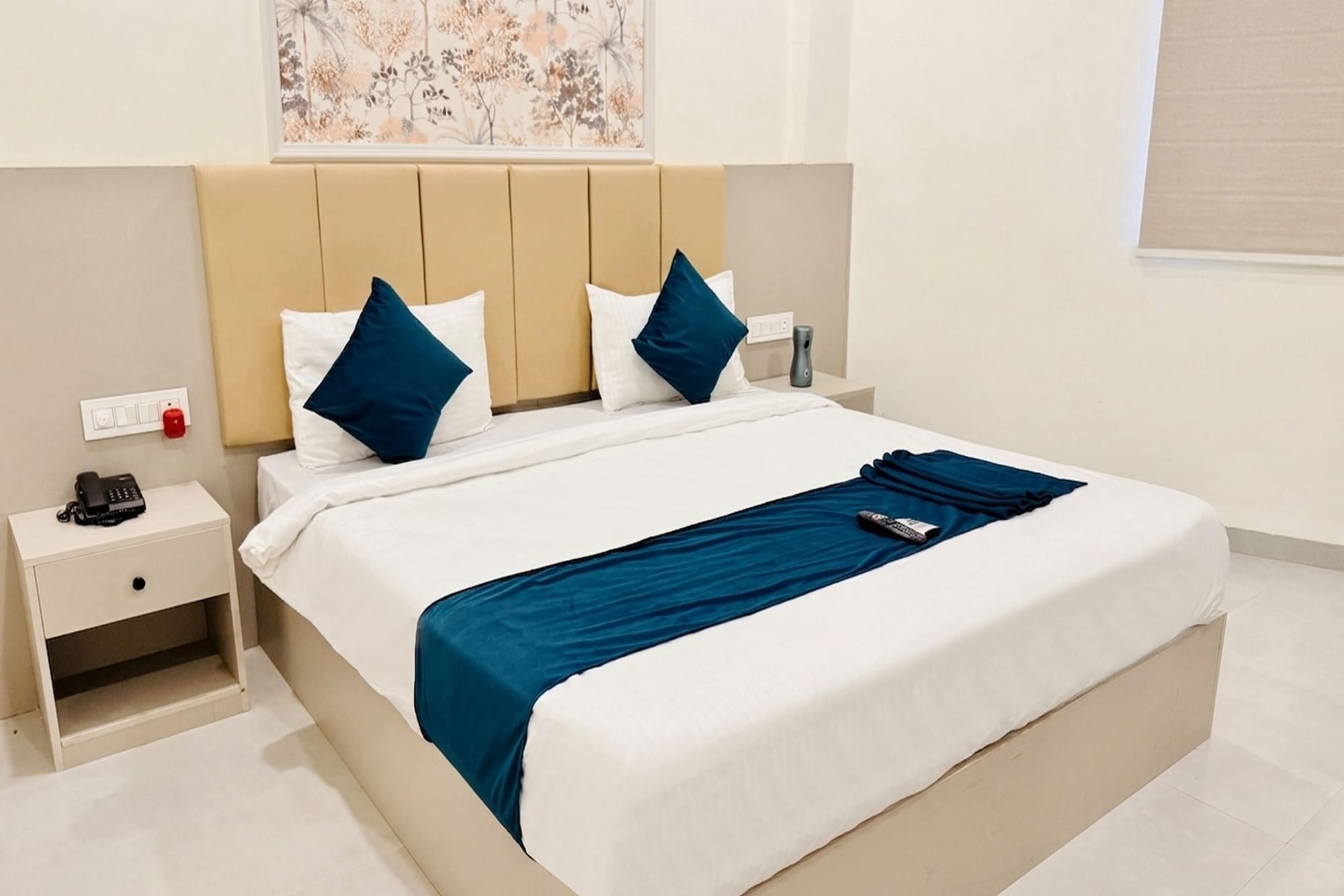FabHotel Shree Inn - Tap to explore photos